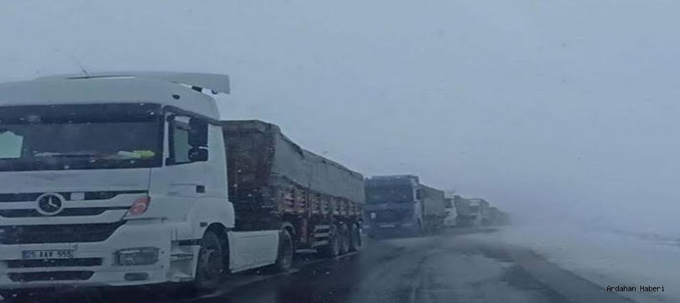 Ardahan’da Kar ve Tipi Ulaşımı Olumsuz Etkiledi: Ilgar Dağı Geçidi Kapandı, 49 Köy Yolu Ulaşıma Kapalı