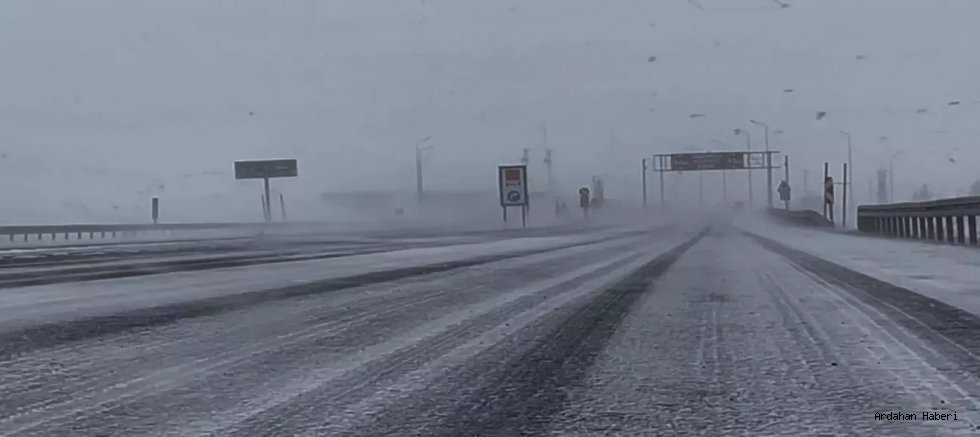 Ardahan’da Kar ve Tipi Ulaşımı Olumsuz Etkiledi: Ilgar Geçidi Kapandı