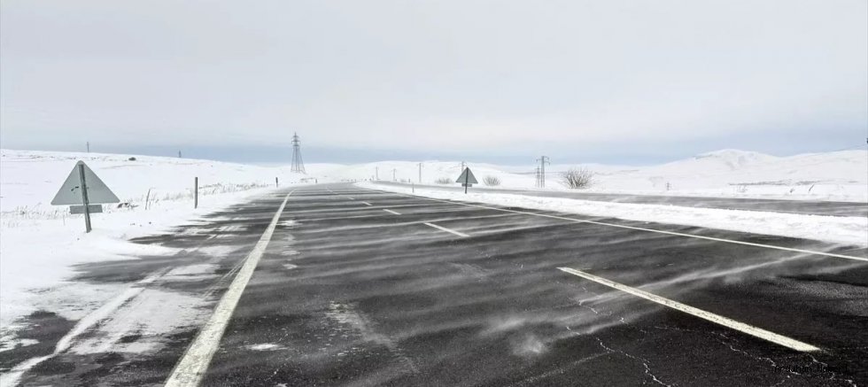 Ardahan’da Kar ve Tipi Ulaşımı Olumsuz Etkiliyor