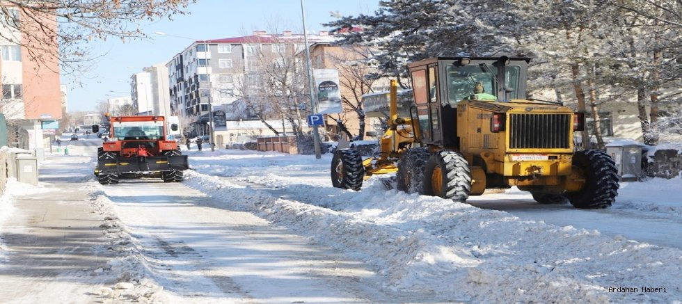 Ardahan’da Karla Mücadele Çalışmaları Aralıksız Sürüyor