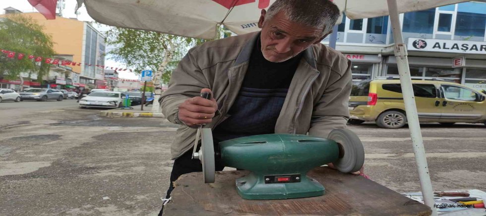 Ardahan'da Kurban Bayramı Öncesi Bıçakçıların Yoğun Mesaisi Başladı