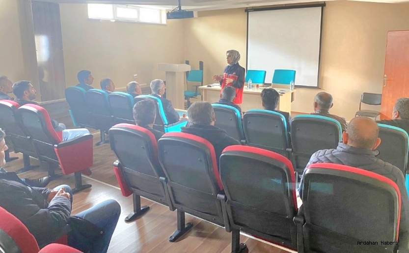 Ardahan’da Muhtarlara Kritik Eğitim: Sosyal Hizmet ve Şiddetle Mücadele