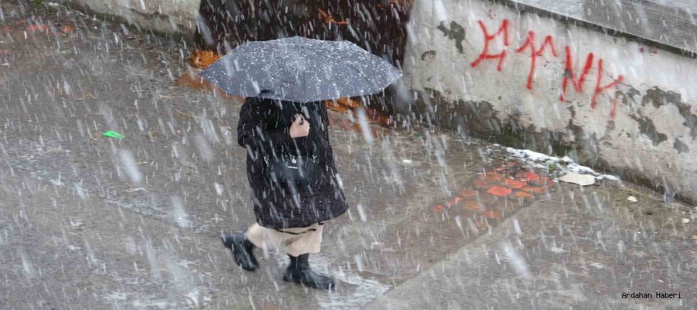 Ardahan’da Nisan Sürprizi: Şehir Beyaza Büründü!