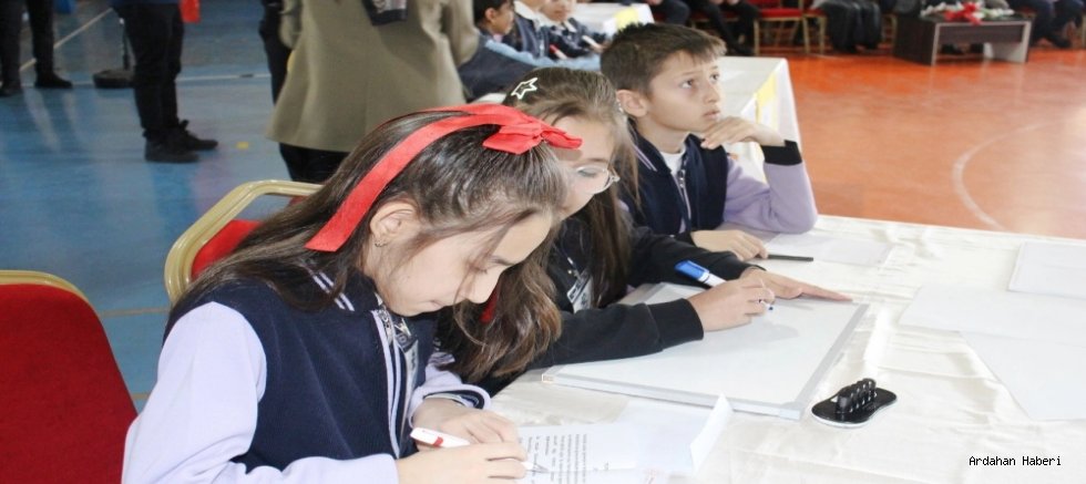 Ardahan’da Ortaokullar Arası Bilgi Yarışması İl Finali Büyük Heyecana Sahne Oldu
