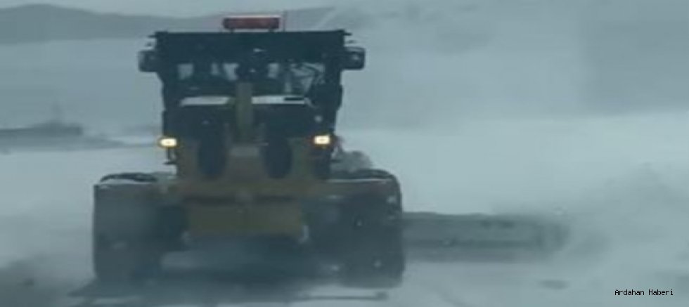 Ardahan da Özel İdare ekipleri tipide seferber: Köy yolları için 24 saat mücadele