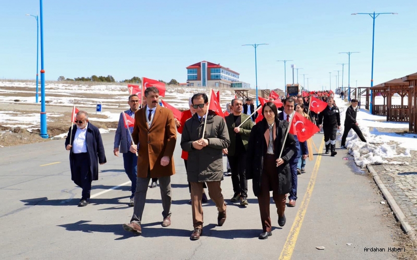 Ardahan’da Şehitler Haftası: Akademisyen ve Öğrenciler Tek Yürek Oldu