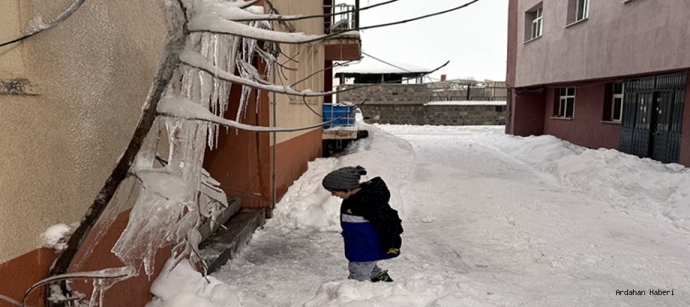 Ardahan’da Soğuk Hava ve Buzlanma Hayatı Olumsuz Etkiliyor