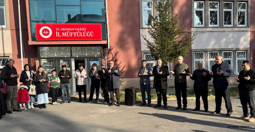 Ardahan’da Umreciler Kutsal Topraklara Dualarla Uğurlandı