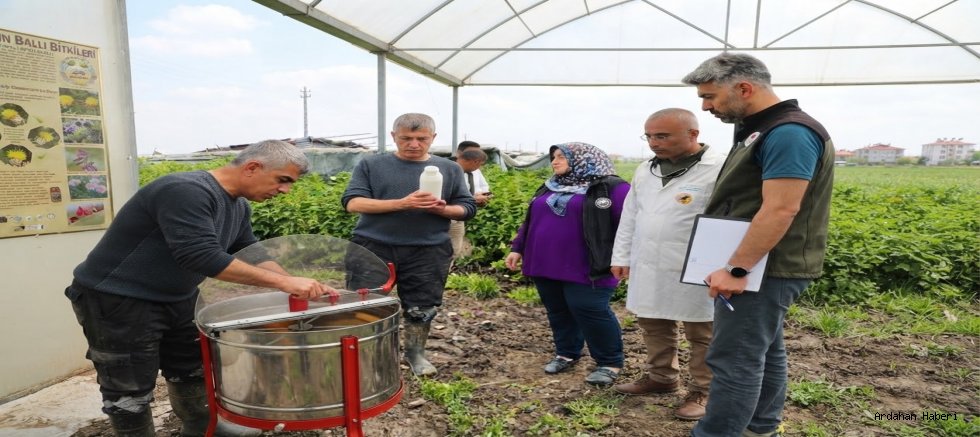 Ardahan’da Üreticilere Kapsamlı Bilgilendirme: Arıcılık, Hayvancılık ve ÇKS Detayları Masaya Yatırıldı