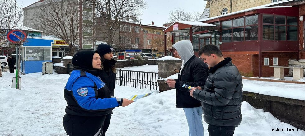 Ardahan’da Vatandaşlara Dolandırıcılık Uyarısı: Broşür Dağıtıldı, Bilgilendirme Yapıldı