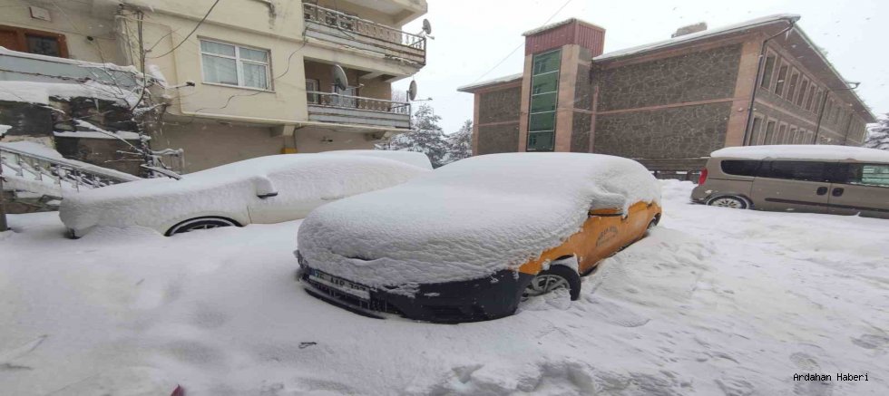 Ardahan’da Yoğun Kar Nedeniyle Eğitim Faaliyetlerine Ara Verildi