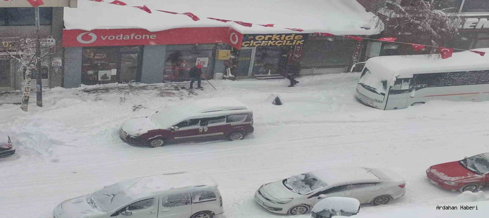 Ardahan’da Yoğun Kar Yağışı: 132 Köy Yolu Ulaşıma Kapandı