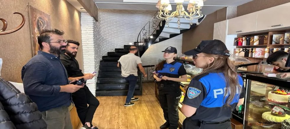 Ardahan’daki esnafa hem KADES uygulaması hem de dolandırıcılık olaylarına karşı bilgilendirmelerde bulundu.