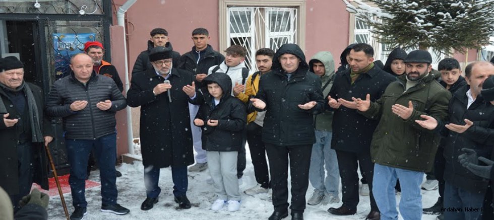 Ardahan’dan Umre Yolcularına Dualarla Uğurlama