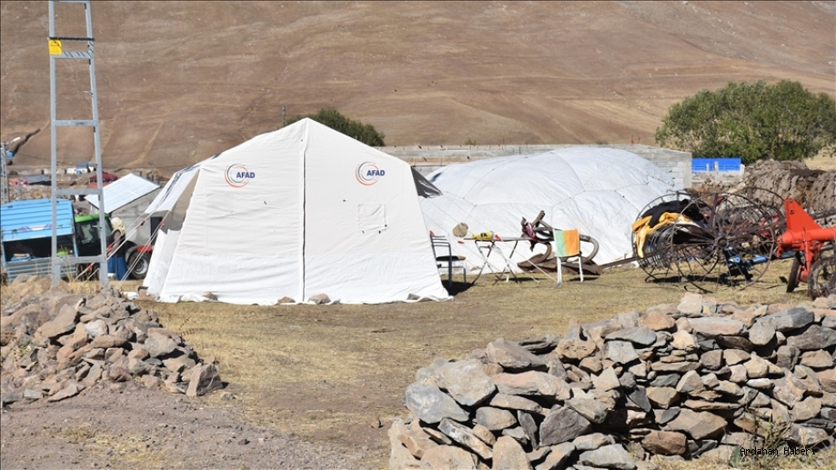 Ardahan Haberi: Ardahan'da depremde zarar gören ahırların yerine çadır ahırlar kurulacak
