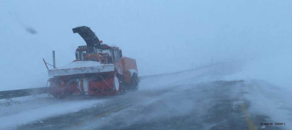 Ardahan’ın Posof İlçesinde Kar ve Tipi Nedeniyle Mahsur Kalan 4 Araç Kurtarıldı