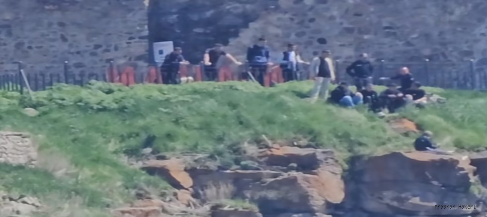 Ardahan Kalesi'nde Nefes Kesen Kurtarma Operasyonu: Polisin Dikkati Faciayı Önledi!
