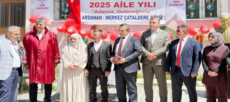 Ardahan Merkez Çataldere Köyü halkı, huzurevi sakinlerini yöresel ikramlarla ağırladı