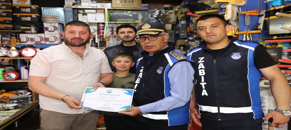 Ardahan Merkez de Zabıta ekiplerinin kaldırım işgal denetimleri devam ediyor