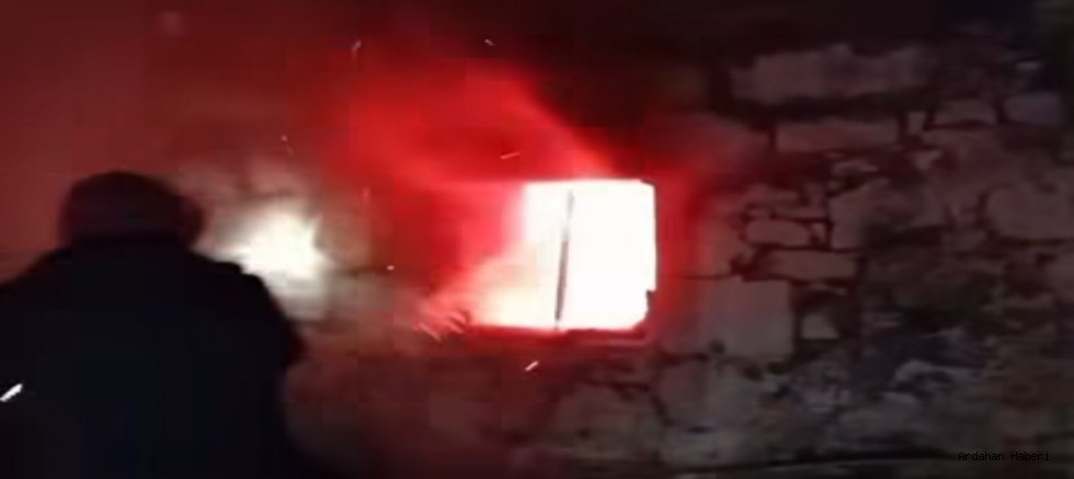 Ardahan Merkez Hoçvan Hasköy’de gece yarısı korkutan yangın: Bir ev tamamen yandı