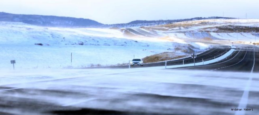 Ardahan-Şavşat kara yolu kar ve tipi nedeniyle ulaşıma kapatıldı
