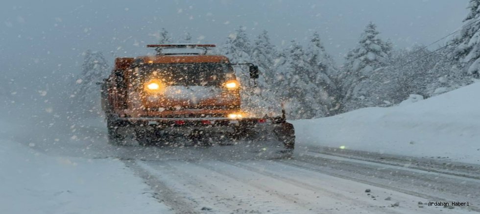 Ardahan-Şavşat Kara Yolu Yoğun Kar ve Tipi Nedeniyle Ulaşıma Kapatıldı
