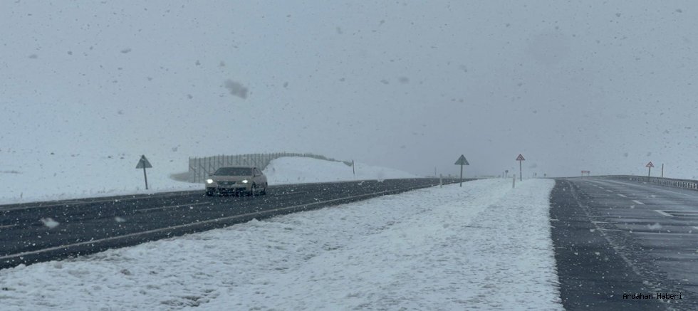 Ardahan-Şavşat Kara Yolunda Ulaşım Yeniden Başladı: Sahara Mevkisi Trafiğe Açıldı