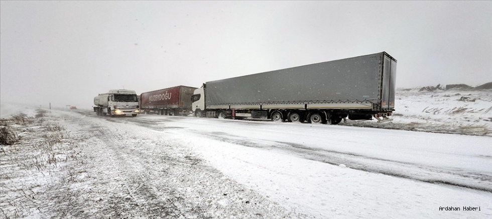 Ardahan-Şavşat kara yolunda ulaşım yeniden normale döndü