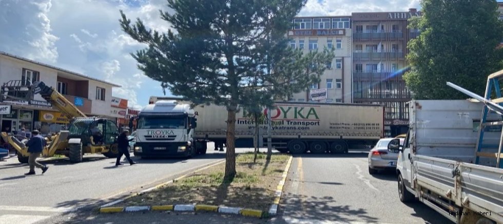 Ardahan Şehir Merkezinde Trafik Karmaşası Sürücüleri Çileden Çıkardı