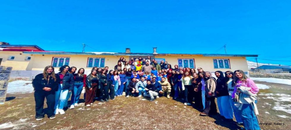 Ardahan Üniversitesi’nden Köy Okuluna Umut Köprüsü: Karlı Yolları Sevgiyle Aştılar