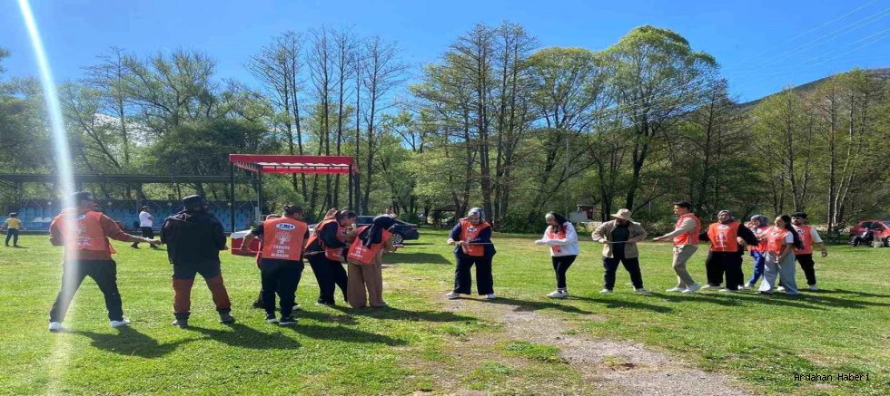Ardahan Üniversitesi Öğrencileri Posof'ta Doğayla Buluştu: Doğa ile Temas Projesi Başarıyla Tamamlandı