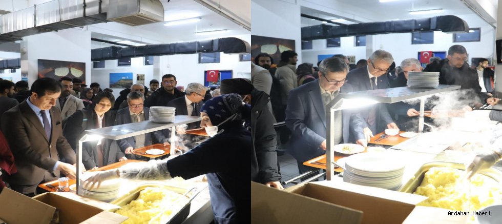 Ardahan Üniversitesi Rektörü Öğrencilerle İftarda Buluştu