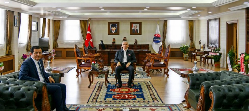 Ardahan Üniversitesi Rektörü Prof. Dr. Öztürk Emiroğlu’ndan Vali Mehmet Fatih Çiçekli’ye Hayırlı Olsun Ziyareti