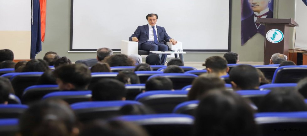 Ardahan Üniversitesi Rektörü Prof. Dr. Öztürk Emiroğlu Öğrencilerle Buluştu