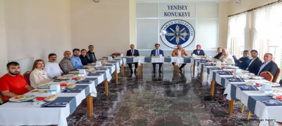 Ardahan Üniversitesi Rektörü Prof. Dr. Öztürk yeni projeleri hem de üniversitenin yeni mottosunu açıkladı