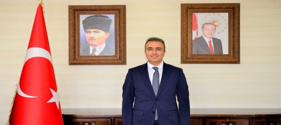 Ardahan Valisi Çiçek’ten 10 Kasım Mesajı: Atatürk’ün idealleri yolumuzu aydınlatmaya devam ediyor