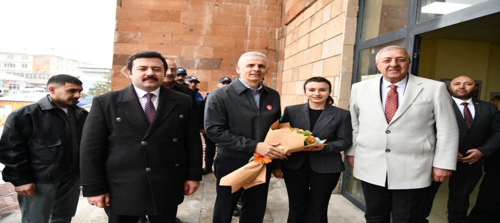 Ardahan Valisi Çiçekli’den Göle Belediyesine Ziyaret