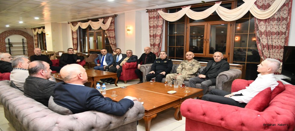 Ardahan Valisi Çiçekli, İl Genel Meclis Üyeleriyle İftarda Buluştu