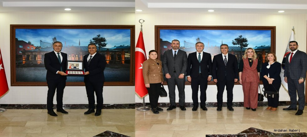 Ardahan Valisi  Hayrettin Çiçek, PTT Genel Müdür Yardımcısı Fatih Tezcanı makamında kabul etti.