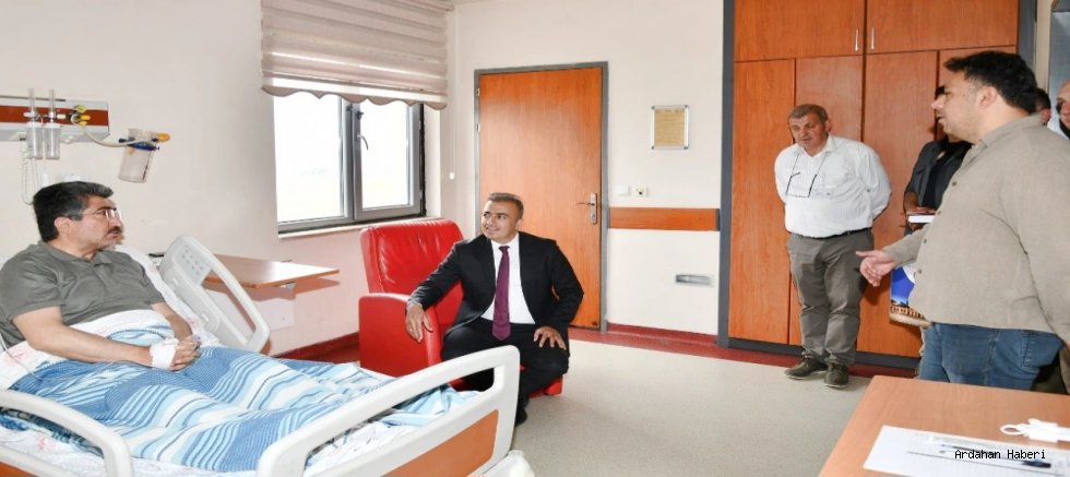 Ardahan Valisi Hayrettin Çiçek ten Hastane ziyareti 