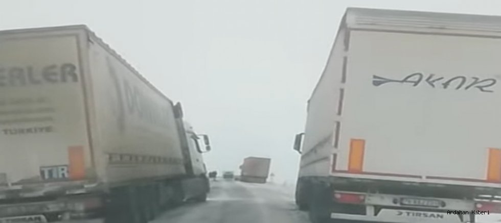 Ardahan ve İlçeleri Kar ve Fırtınanın Etkisi Altında: Çok Sayıda Araç Yolda Mahsur Kaldı