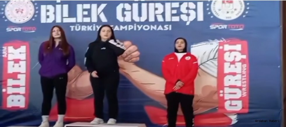 Ardahanlı Milli Sporculardan Üniversitelerarası Bilek Güreşi Şampiyonasında Büyük Başarı