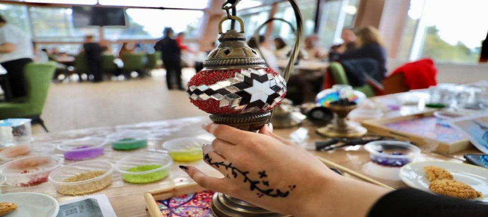 ARÜ’de İlham Veren Atölye: Işığını Tasarla ile Yaratıcılık Aydınlandı