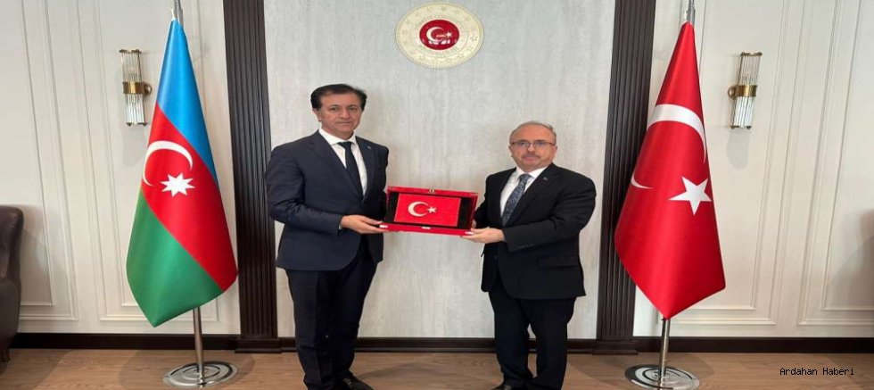 ARÜ Rektörü Emiroğlu’ndan Bakü’de Eğitim Diplomasisi Çıkartması