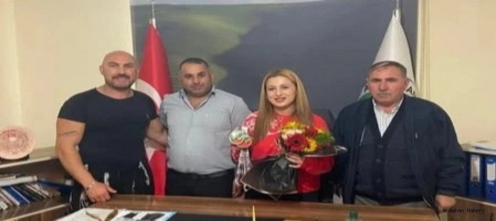 Aybüke Yıldız’a Ardahan Kent Konseyi’nden Onur Plaketi