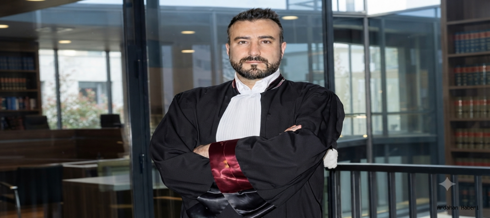 Belçika’nın İlk Türk Hâkimi Posof'tan Çıktı: Avukat Özgür Balci Görevine Başladı