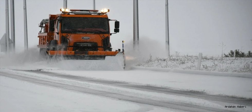 Beyaz Esaret Geri Döndü: Kars ve Ardahan'da Kar Yolları Kilitledi!