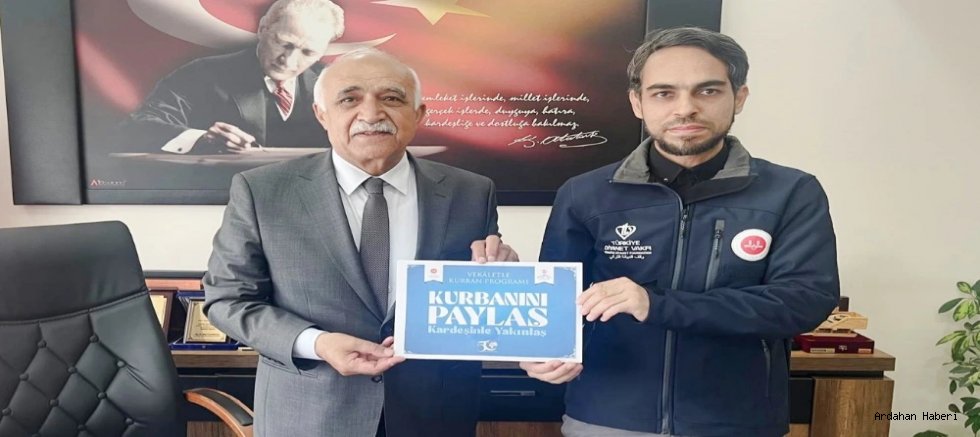 Çıldır Belediye Başkan Azizoğlu’ndan Türkiye Diyanet Vakfı’na Kurban Bağışı