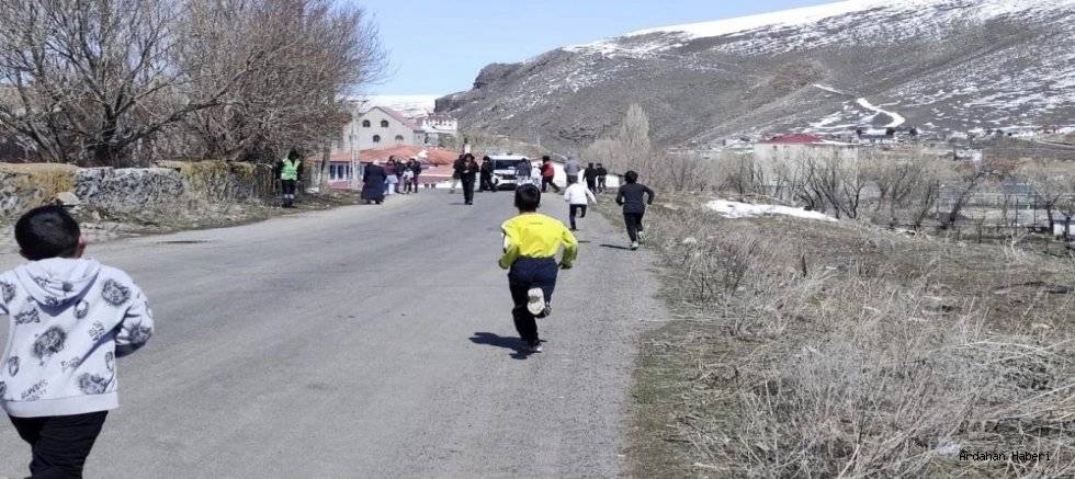 Çıldır’da 23 Nisan Coşkusu Turnuvalarla Başladı: Gençler Hem Zekâ Hem Fiziksel Güçlerini Sergiledi