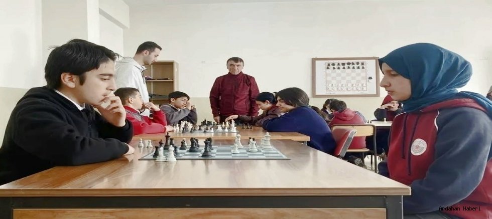 Çıldır’da Bayram Coşkusu Turnuvalarla Başladı: Genç Yetenekler Hamlelerini Yapıyor!